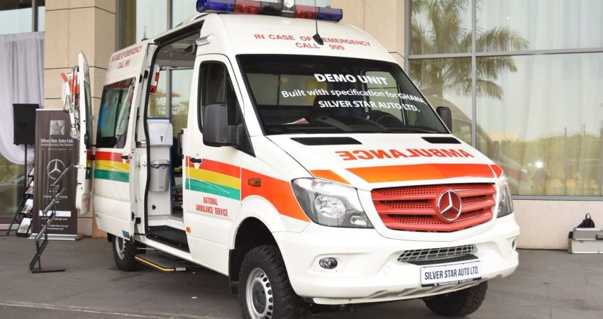 Ambulance 2 D0f6C_bWsAE-JIy
